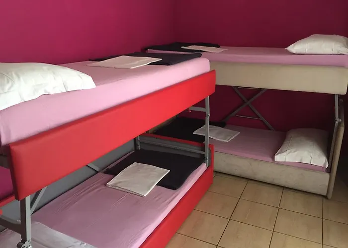 Hostal City *